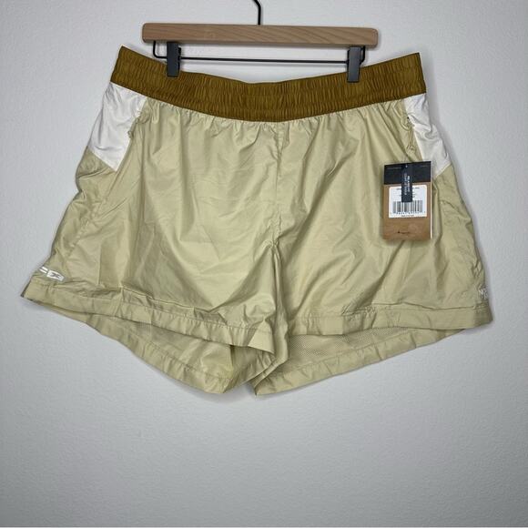 The North Face Shorts Womens XXL Yellow Outdoors Hiking Activewear - Picture 1 of 7